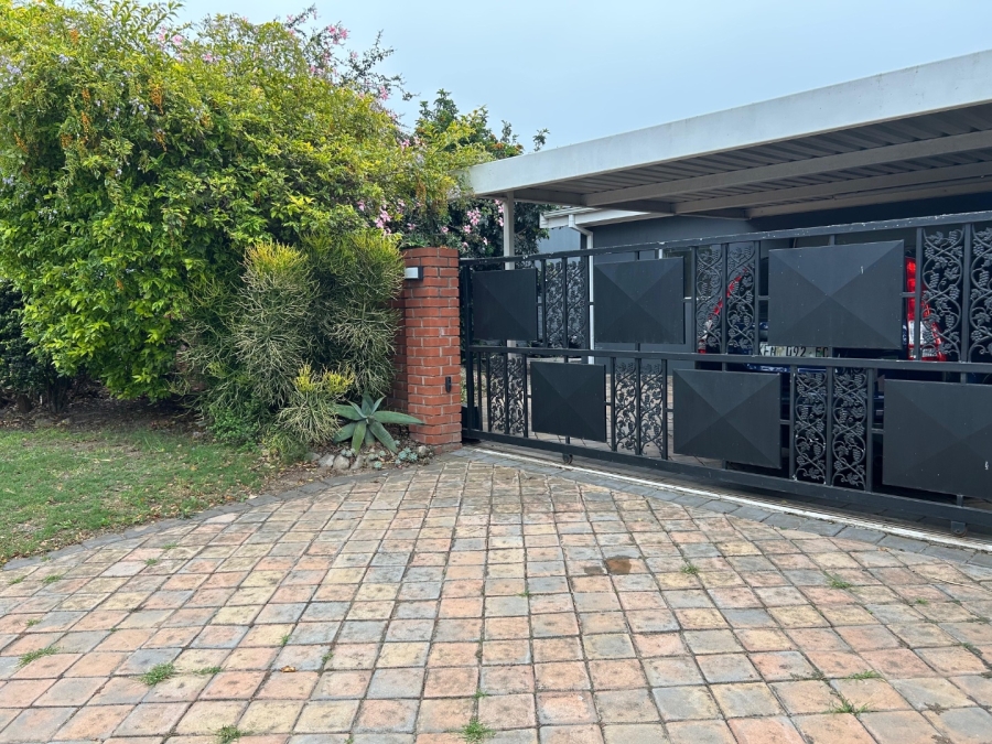 To Let 4 Bedroom Property for Rent in Mill Park Eastern Cape